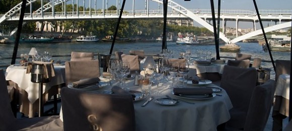 Panoramique du restaurant Bateaux Parisiens à Paris
