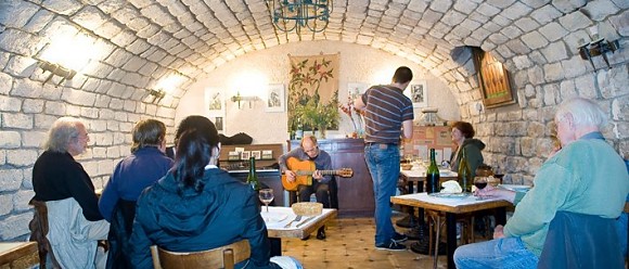 Panoramique du restaurant La Mère Agitée à Paris