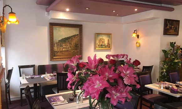 Restaurant Le Mont Liban - Cadre élégant et fleuri
