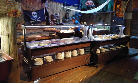 Restaurant Le Repère des Pirates - Le buffet des entrées et desserts