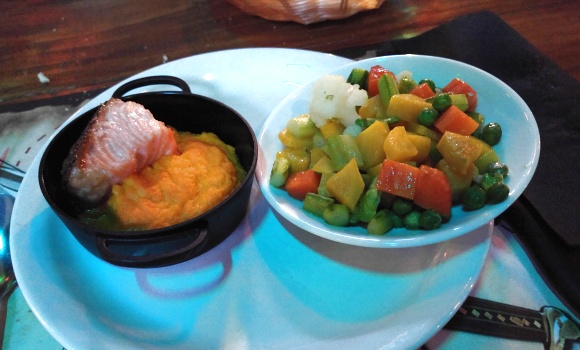 Restaurant Le Repère des Pirates - Saumon grillé avec sa peau et sa purée de carotte