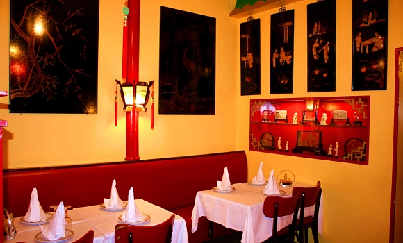 Restaurant Au Pays du Sourire - Salle à la décoration chinoise