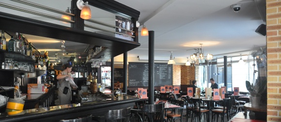 Restaurant Le Bistrot du Croissant - La salle avec son joli bar