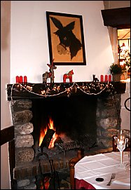 Photo restaurant paris Aux Trois Bourriques - La cheminée crépite l'hiver !