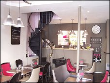 Photo restaurant paris Le Pearl - Harmonie framboise et argent