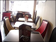 Photo restaurant paris Le Pearl - Fauteuils style cabriolet