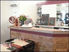 Photo restaurant paris L'ArchiToque - Joli bar où trône un plateau de fromages alléchant