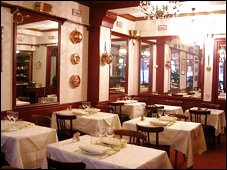Photo restaurant paris Au Fin Bec du 8�me - Joli lustre en cristal