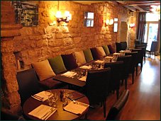 Photo restaurant paris Aubergine - Joli d�cor de pierres et de poutres