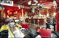 Photo restaurant paris Auto Passion Caf� - Cadre fait pour les passionn�s