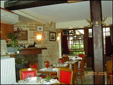 Photo restaurant paris Aux Charpentiers - Ambiance chaleureuse