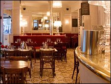 Photo restaurant paris Beaujolais d'Auteuil - Beaux luminaires �clairant bien les lieux