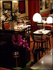 Photo restaurant paris Le Carr� des Vosges - Cadre cosy et fleuri