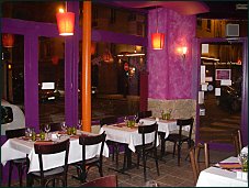 Photo restaurant paris Chataigne et Cassis - Un grand bar au fond de la salle