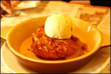 Photo restaurant paris Chez Papa du 18ème - Croustillant de pomme et sa boule vanille