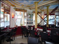 Photo restaurant paris Le Coin des Amis - Une salle  haut plafond... peint de nuages...
