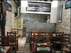 Photo restaurant paris Crêperie Paris Montorgueil - Cuisine ouverte derrière le comptoir