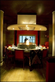 Photo restaurant paris DeDa Saveurs Georgiennes - Le Foyer ou les convives entourent le Grill