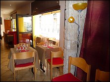 Photo restaurant paris Fusion Latina - Salle très claire et petite terrasse agréable