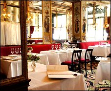 Photo restaurant paris Le Grand Véfour - Joyau de l’art décoratif du XVIIIe siècle