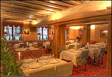 Photo restaurant paris Jacques Cagna - Poutres et couleurs chaleureuses
