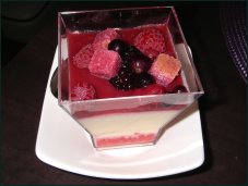 Photo restaurant paris La Boutique - Verrine de crème aux fruits rouges