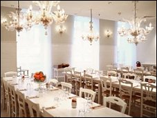 Photo restaurant paris Laurier - Des lustres luxueux