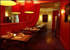 Photo restaurant paris Le Boudoir - Une salle vaste color�e et d�contract�e