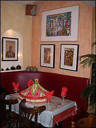 Photo restaurant paris Le Négus - Tables aux couleurs chaudes