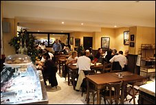Photo restaurant paris Les 4 Fr�res - Une grande salle ou tout le monde se retrouve
