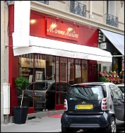 Photo restaurant paris M Comme Martine - Devanture rouge passion