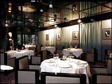 Photo restaurant paris Montparnasse 25 (H�tel M�ridien) - Cadre �tonnant avec ses murs noirs et gris