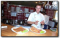 Photo restaurant paris Ty Yann - Le chef vérifie ses oeuvres ...