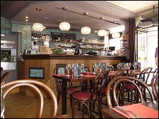 Photo restaurant paris L'Oeuf Mayo - Bar accueillant et lumineux