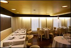 Photo restaurant paris Oth Sombath - Deux niveaux �l�gant...