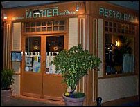 Photo restaurant paris Le Mûrier - Une entrée arborée