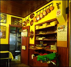 Photo restaurant paris Les Routiers - Vers la cuisine...