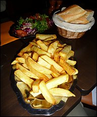 Photo restaurant paris Tk Montmartre - Salade croquante et coloré accompagné de frites maison