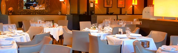 Panoramique du restaurant Chez Françoise à l'Aérogare des Invalides à Paris