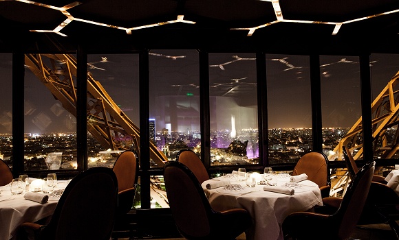 Panoramique du restaurant Le Jules Verne à Paris