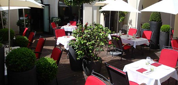 Panoramique du restaurant La Place - Hôtel Radisson à Paris