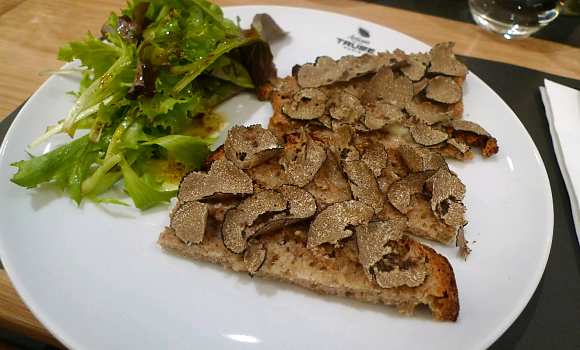 Restaurant Artisan de la Truffe - Tartine croque en sel