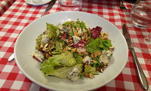 Restaurant Au Petit Tonneau - Fraiche salade de roquefort