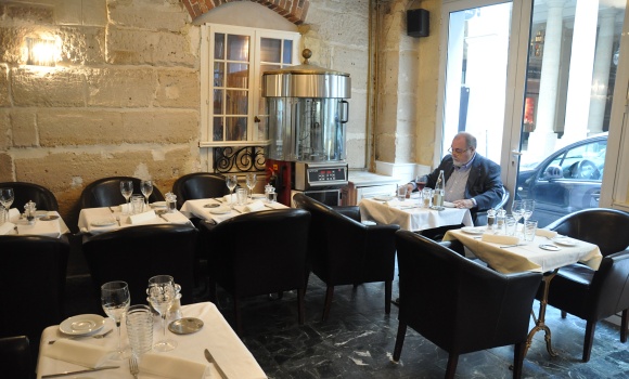 Restaurant La Table du Palais Royal - Salle dans un batiment du vieux Paris