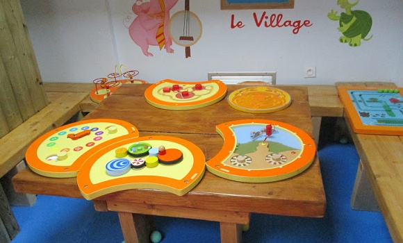 Restaurant Chez He - Parc enfants petite table