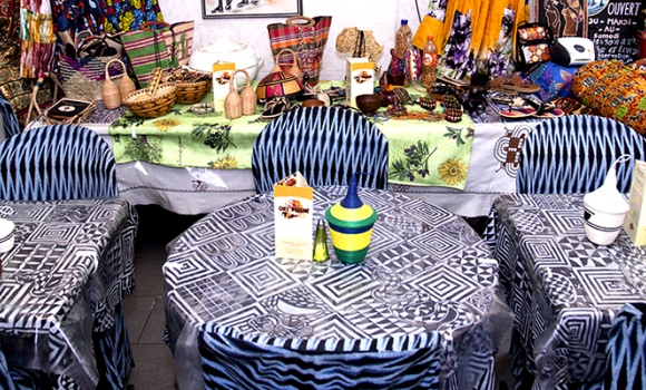 Restaurant Chez Pauline Choisy le Roi - Une salle décoré à l'africaine