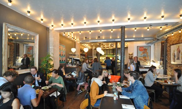 Restaurant Coffee Club - La salle décorée avec goût