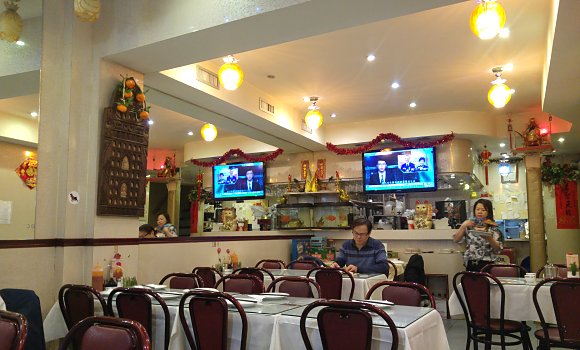 Restaurant Fung Shun - Salle à la déco simple mais sympa