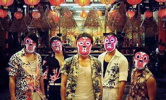 Restaurant Goku Asian Canteen - La team goku derriere leurs masques de Hanouman