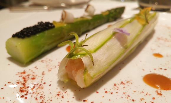 Restaurant Jacques Faussat - Langoustine, Tartare en maki d’Asperge des landes, Caviar d’Aquitaine, Infusion végétale aux saveurs iodées